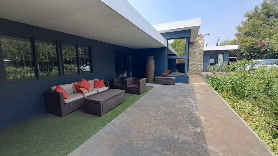 5 Bedroom Property for Sale in Langenhovenpark Free State